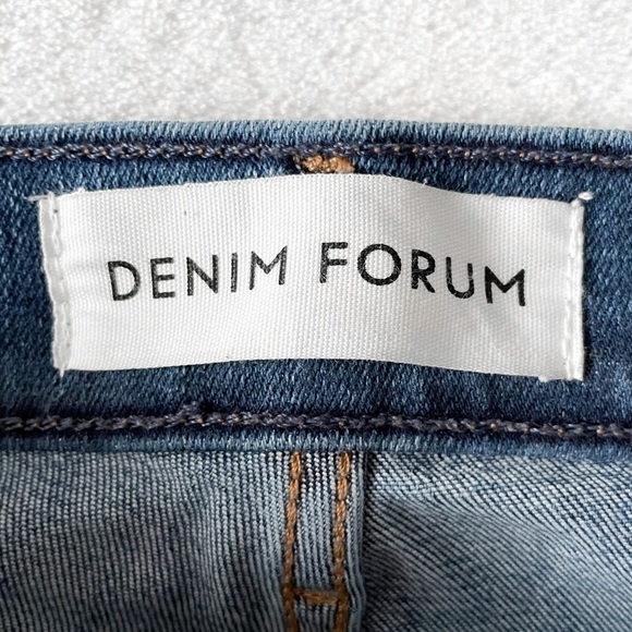 DENIM Forum High-Rise Jeans - Picture 3 of 12